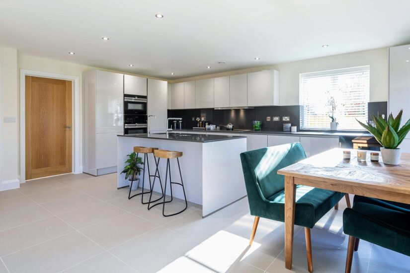 Leafield House 6